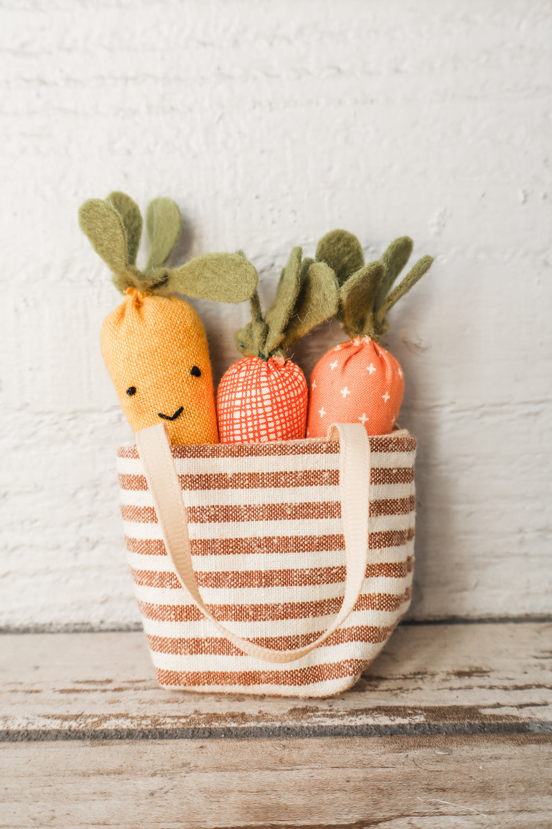 Doll Carrots + bag pattern