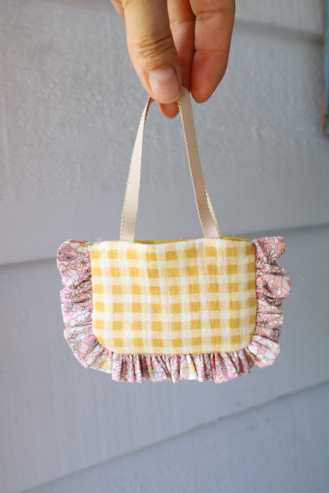 Free Ruffled Doll Bag Pattern